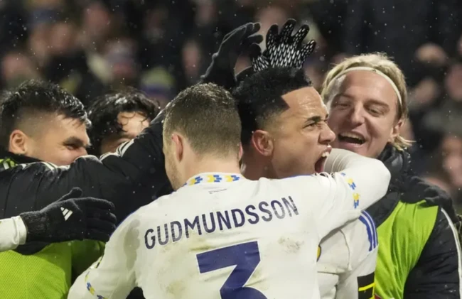 Soi trận Leeds vs Burnley: The Whites quyết giành vé trụ hạng Soi trận Leeds vs Burnley: The Whites quyết giành vé trụ hạng