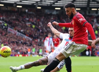 Sự đa năng biến Mazraoui thành kẻ đóng thế bất đắc dĩ ở MU
