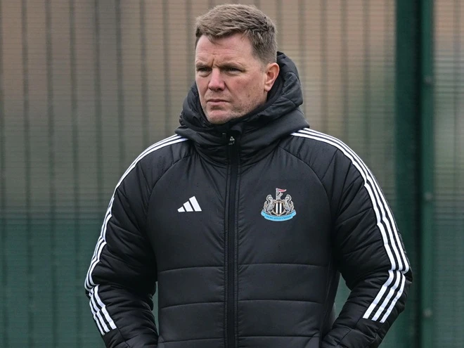 Sự im lặng của thượng tầng Newcastle đang hại Eddie Howe