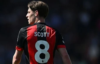 Sức hút 64 triệu bảng của máy chạy Alex Scott