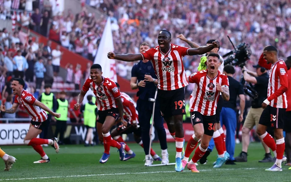 Sunderland và hành trình thần kỳ từ hạng Ba tới trời Âu Sunderland và hành trình thần kỳ từ hạng Ba tới trời Âu