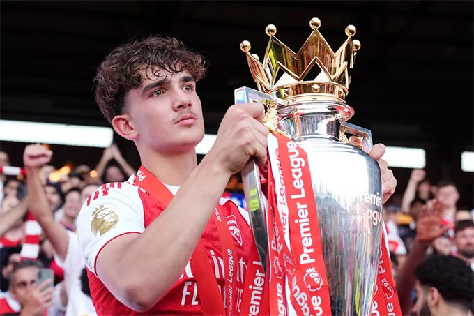 Thần đồng Arsenal cạnh tranh giải trẻ hay nhất mùa PFA với 2 tuyển thủ Anh Thần đồng Arsenal cạnh tranh giải trẻ hay nhất mùa PFA với 2 tuyển thủ Anh