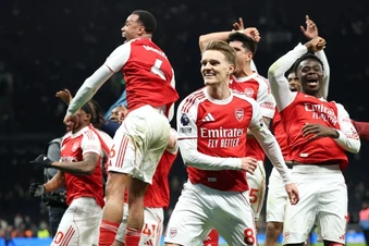 Thắng 5 trận nữa, Arsenal vô địch Ngoại hạng Anh