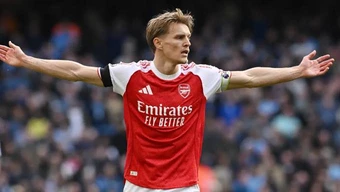 Thua đau Man City, fan Arsenal đòi bán đội trưởng Odegaard