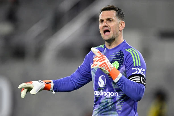 Toan tính của Man Utd đằng sau bản hợp đồng với Tom Heaton