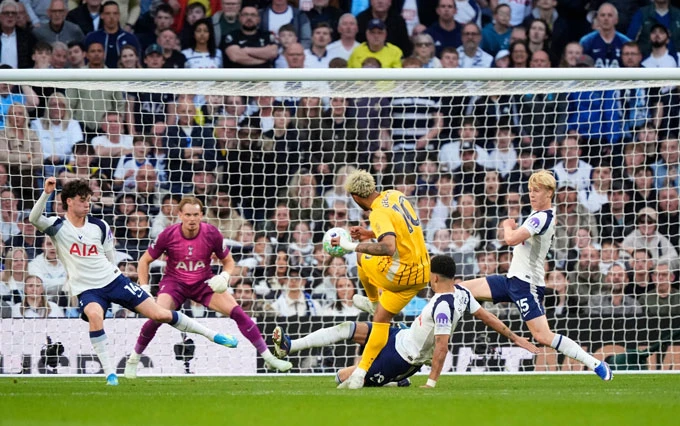 Tottenham bị cầm chân phút cuối và tiếp tục lún sâu trong cuộc đua trụ hạng Tottenham bị cầm chân phút cuối và tiếp tục lún sâu trong cuộc đua trụ hạng