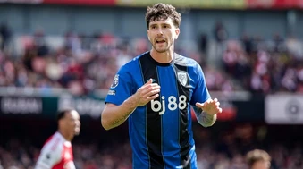 Tottenham bị nghi ngờ "đi đêm" với sao Bournemouth