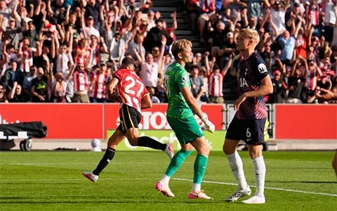 Tottenham chi cả núi tiền để đổi lấy cú tát trời giáng từ Brentford! Tottenham chi cả núi tiền để đổi lấy cú tát trời giáng từ Brentford!