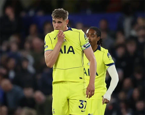 Tottenham giữ chân Van de Ven, Arsenal gặp khó vụ Romero Tottenham giữ chân Van de Ven, Arsenal gặp khó vụ Romero