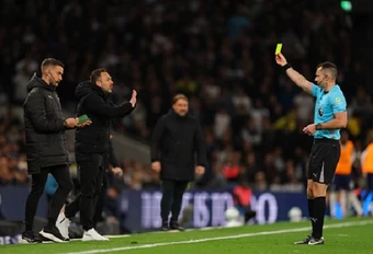 Tottenham hòa Leeds, De Zerbi chất vấn trọng tài