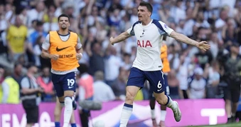 Tottenham ở lại Ngoại hạng Anh, West Ham nhận vé xuống hạng