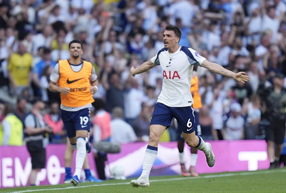 Tottenham ở lại Ngoại hạng Anh, West Ham nhận vé xuống hạng Tottenham ở lại Ngoại hạng Anh, West Ham nhận vé xuống hạng