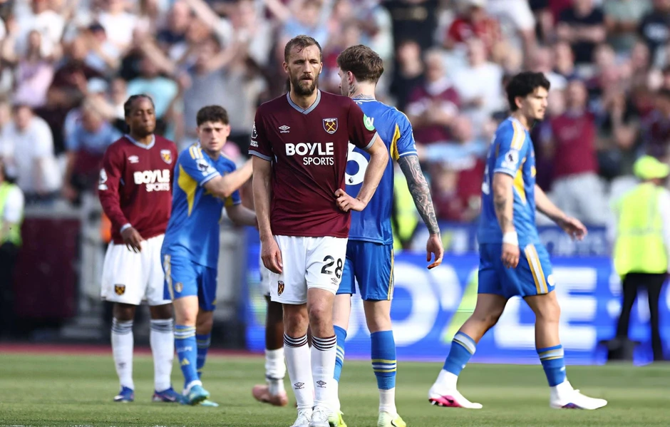 Tottenham ở lại Ngoại hạng Anh, West Ham nhận vé xuống hạng Tottenham ở lại Ngoại hạng Anh, West Ham nhận vé xuống hạng