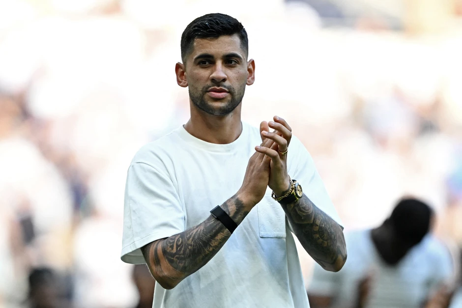 Tottenham vỡ òa sau khi trụ hạng