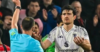 Tranh cãi về tấm thẻ đỏ, bi kịch của Maguire khiến Man Utd rơi điểm đau đớn