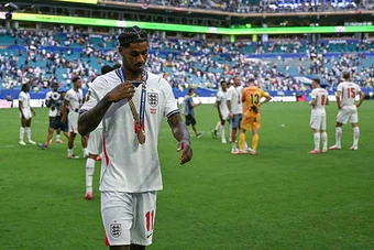 Trở lại Man Utd, Rashford nhận cảnh báo đanh thép