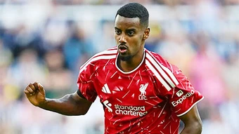 Trực tiếp Liverpool 1-2 Nottingham: Đội khách vượt lên nhờ quả penalty