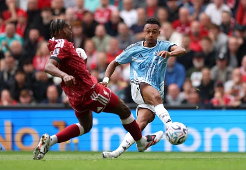 Trực tiếp Liverpool 1-2 Nottingham: Đội khách vượt lên nhờ quả penalty Trực tiếp Liverpool 1-2 Nottingham: Đội khách vượt lên nhờ quả penalty