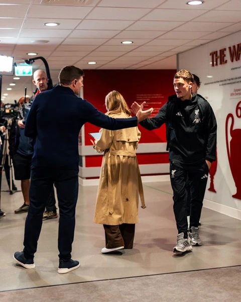 Trực tiếp Liverpool 1-2 Nottingham: Đội khách vượt lên nhờ quả penalty Trực tiếp Liverpool 1-2 Nottingham: Đội khách vượt lên nhờ quả penalty