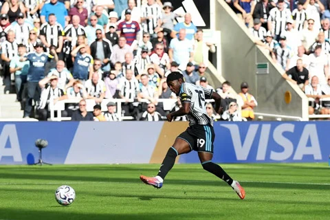 Trực tiếp Newcastle 1-0 Liverpool (Hết hiệp 1) Trực tiếp Newcastle 1-0 Liverpool (Hết hiệp 1)
