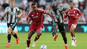 Trực tiếp Newcastle 1-0 Liverpool: Tốc độ chóng mặt