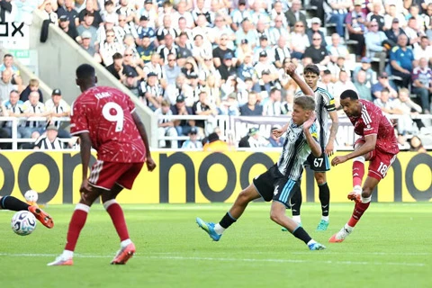 Trực tiếp Newcastle 2-2 Liverpool: Szoboszlai giật về 1 điểm cho The Reds Trực tiếp Newcastle 2-2 Liverpool: Szoboszlai giật về 1 điểm cho The Reds