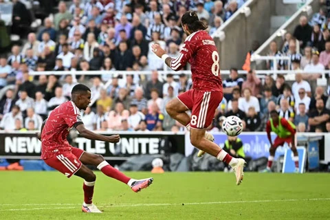 Trực tiếp Newcastle 2-2 Liverpool: Szoboszlai giật về 1 điểm cho The Reds Trực tiếp Newcastle 2-2 Liverpool: Szoboszlai giật về 1 điểm cho The Reds