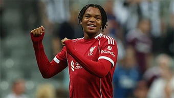 Trực tiếp Newcastle vs Liverpool: Isak lĩnh xướng hàng công, Ngumoha đá chính