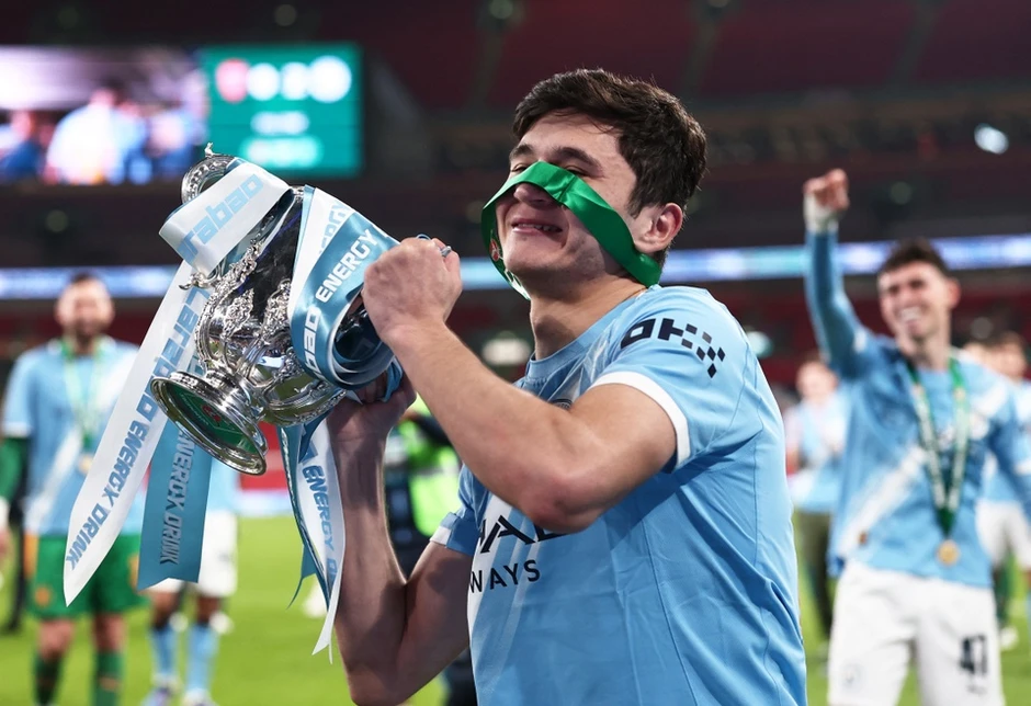 Trung vệ Uzbekistan tạo lịch sử ở Man City