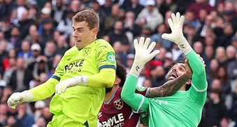 Trưởng ban trọng tài giải mã bàn thắng hụt của West Ham trước Arsenal