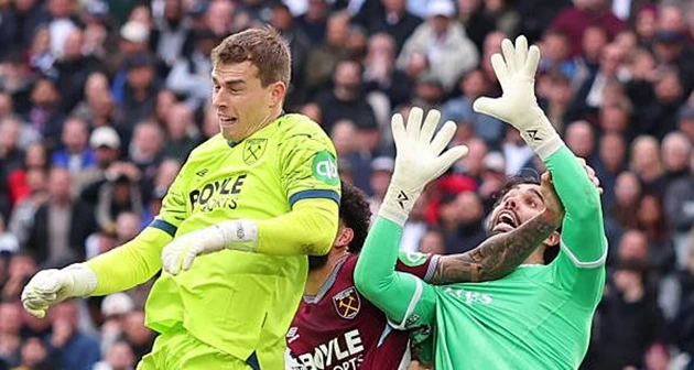 Trưởng ban trọng tài giải mã bàn thắng hụt của West Ham trước Arsenal Trưởng ban trọng tài giải mã bàn thắng hụt của West Ham trước Arsenal