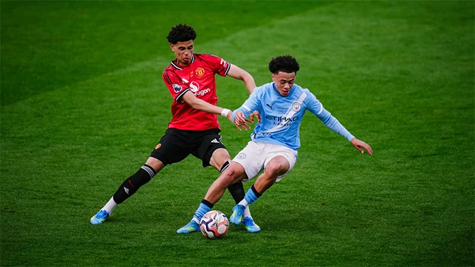 Truyền nhân nhà Heskey ghi bàn, Man City đánh bại MU để lên ngôi tại FA Youth Cup Truyền nhân nhà Heskey ghi bàn, Man City đánh bại MU để lên ngôi tại FA Youth Cup