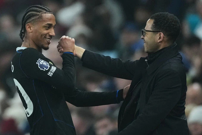 Tuần trăng mật của Rosenior tại Chelsea đã kết thúc?