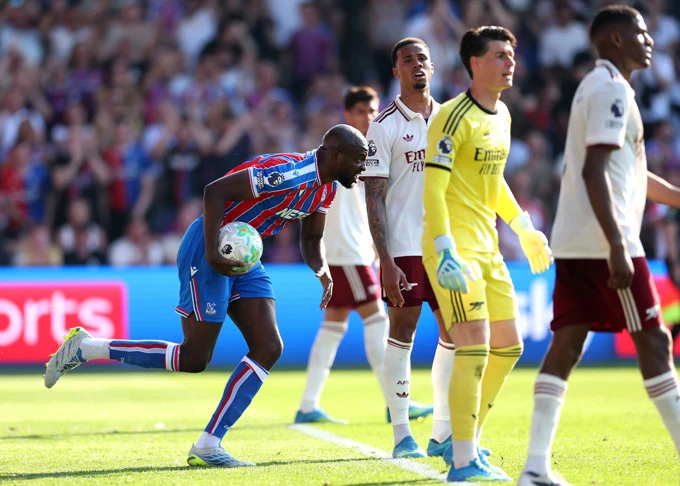 Tường thuật Crystal Palace 1-2 Arsenal: Tân vương Arsenal khép lại mùa giải với 85 điểm Tường thuật Crystal Palace 1-2 Arsenal: Tân vương Arsenal khép lại mùa giải với 85 điểm