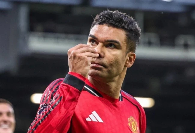 Tuyến giữa Man Utd vỡ vụn khi thiếu khối óc của Casemiro Tuyến giữa Man Utd vỡ vụn khi thiếu khối óc của Casemiro