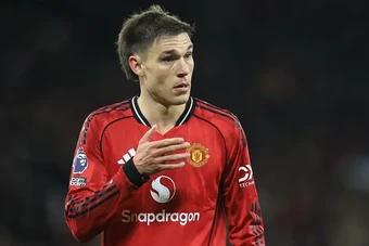 Ugarte thay Casemiro và biến tấu hàng thủ MU trước Brighton