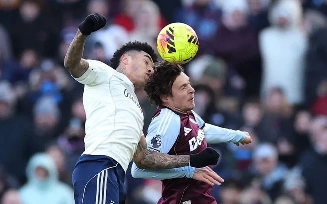 Unai Emery hồi sinh Victor Lindelof ở vị trí tiền vệ Unai Emery hồi sinh Victor Lindelof ở vị trí tiền vệ