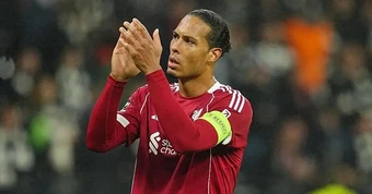 Van Dijk ủng hộ khi CĐV Liverpool biểu tình giá vé