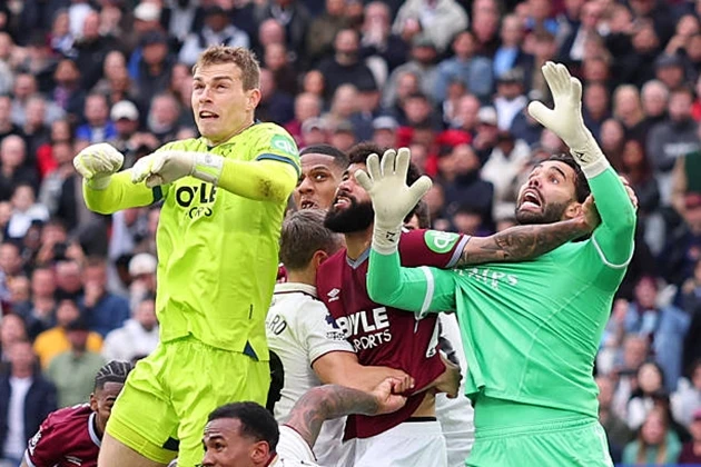 VAR giải cứu Arsenal sau khoảnh khắc tỏa sáng của Trossard