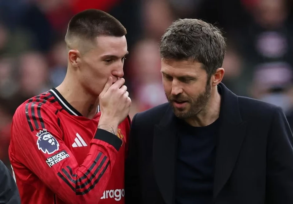 Vì sao 3 trận cuối cùng của MU vẫn là chung kết với Carrick? Vì sao 3 trận cuối cùng của MU vẫn là chung kết với Carrick?
