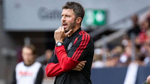 Vì sao Carrick sẽ không thể đưa MU vô địch Ngoại hạng Anh hoặc Champions League? Vì sao Carrick sẽ không thể đưa MU vô địch Ngoại hạng Anh hoặc Champions League?