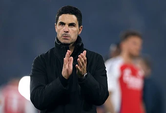 Vì sao CĐV Arsenal dửng dưng trước bão chỉ trích?