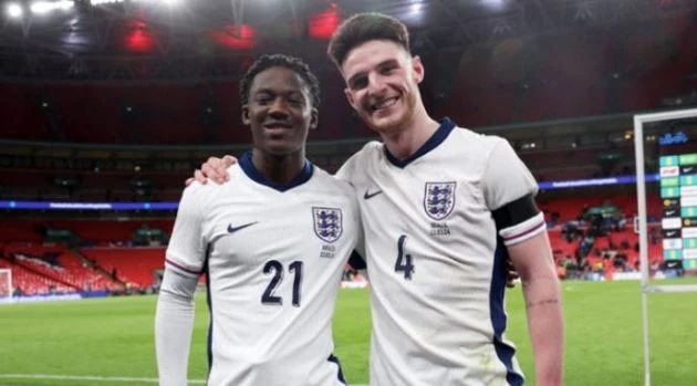 Vì sao Declan Rice hoài nghi về Kobbie Mainoo? Vì sao Declan Rice hoài nghi về Kobbie Mainoo?