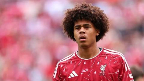 Vì sao Liverpool không thể sử dụng thần đồng cao 1m98 trong năm 2026? Vì sao Liverpool không thể sử dụng thần đồng cao 1m98 trong năm 2026?