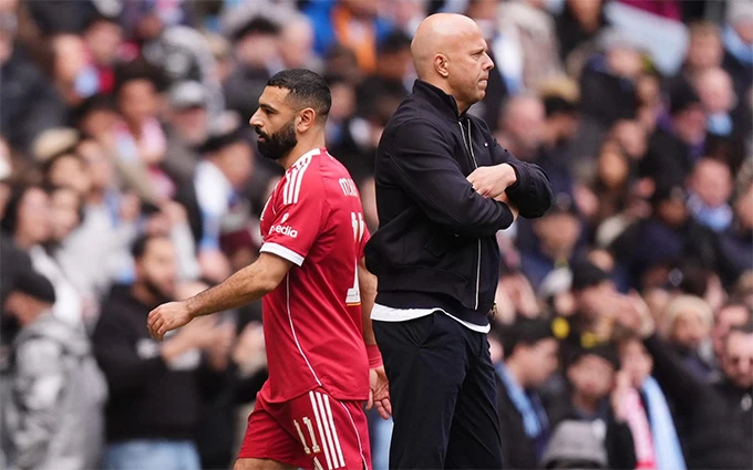 Vì sao Mohamed Salah phải ‘cưa ghế’ Arne Slot bằng được? Vì sao Mohamed Salah phải ‘cưa ghế’ Arne Slot bằng được?
