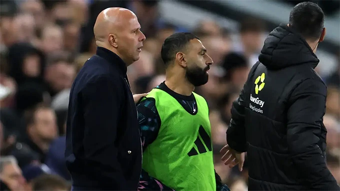Vì sao Mohamed Salah phải ‘cưa ghế’ Arne Slot bằng được? Vì sao Mohamed Salah phải ‘cưa ghế’ Arne Slot bằng được?