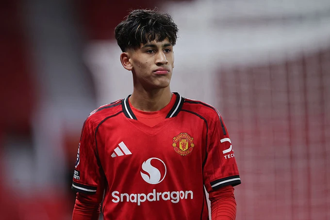Vì sao MU chưa thể cho thần đồng ra mắt Premier League? Vì sao MU chưa thể cho thần đồng ra mắt Premier League?