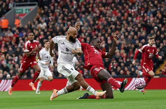 Vì Sky Sports, trận Man Utd đấu Liverpool phải đổi giờ