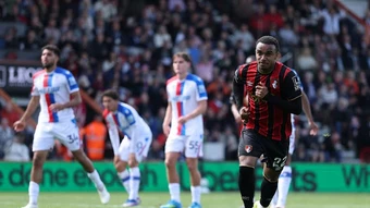 Vùi dập Palace 3-0, Bournemouth chen chân vào top 6