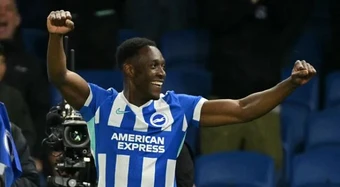 Welbeck gia nhập Chelsea, Gary Neville chỉ trích Man Utd
